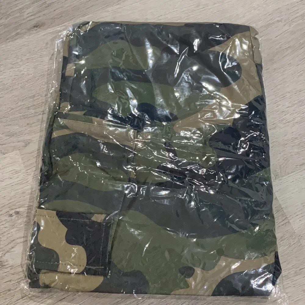 New Camo Jogger Pants with pockets - Picture 7 of 8